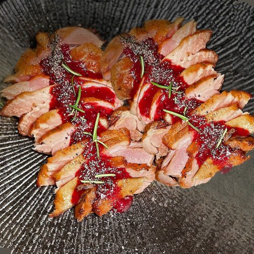 SLOW COOKED DUCK CONFIT 法式油封鴨佐蔓越莓紅酒醬